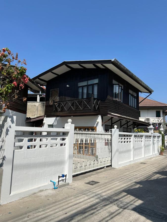 Cozy Villa In Chiangmai Old Town Chiang Mai Bagian luar foto